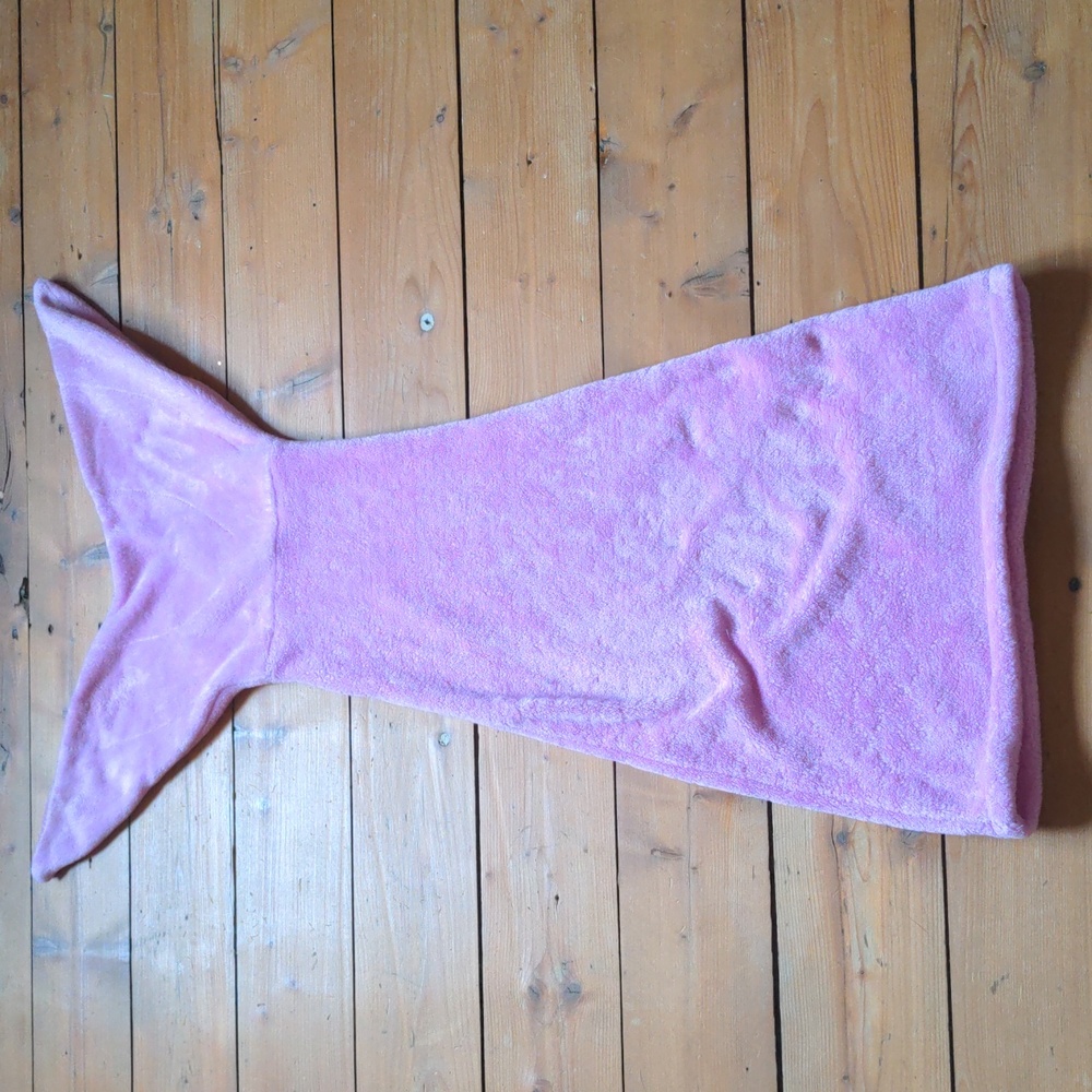 187-**FREE ADD ON**Mermaid Blanket For Kids
